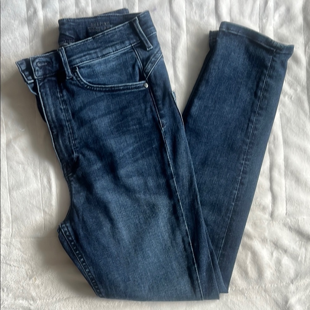H&M Shaping Super Skinny Jeans – Size 8